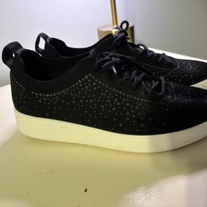 331F Fitflop super Q knit slip on Black and White Women's Sneakers